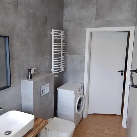 Jeziorna アパート *